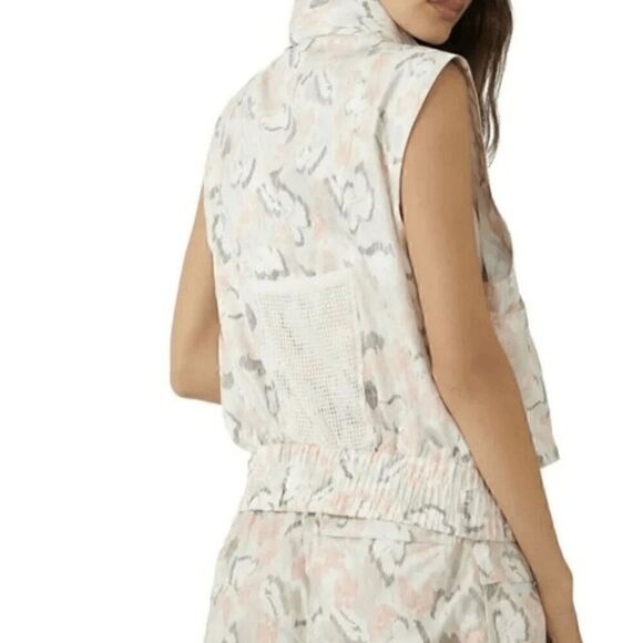 FP Movement Ivory Floral Off the Grid Vest NWT XS - Picture 3 of 7